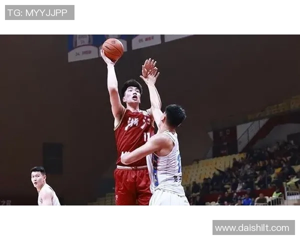 余嘉豪:从新星崛起到篮球场上的传奇之路探索与成长的故事