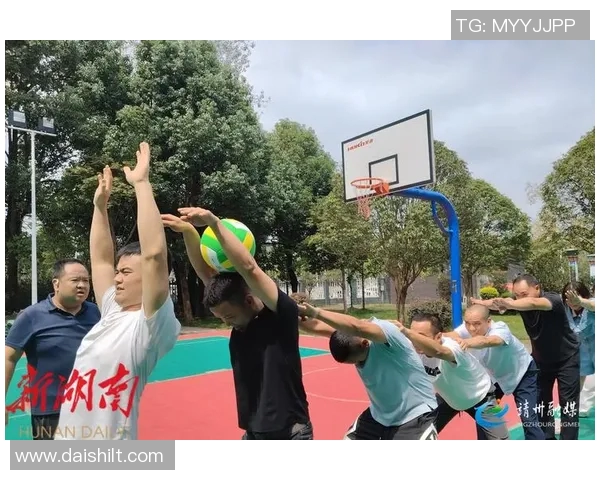 广西威壮篮球队迎战陕西队全力争胜展现团队精神与竞技风采